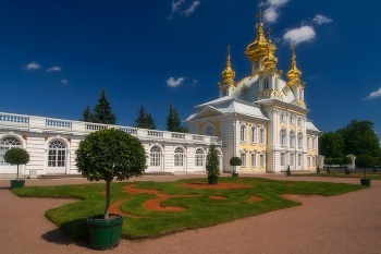Большой дворец и фонтаны Петродворца