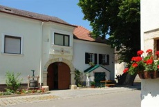 Отель Winzerzimmer - Weingut Tinhof в городе Айзенштадт, Австрия