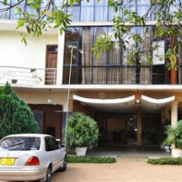 Отель Hotel Famous в городе Ависсавелла, Шри-Ланка