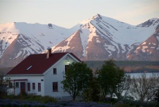 Отель Karlsa Lodge в городе Дальвик, Исландия