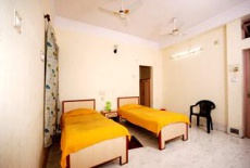 Отель WBTDC - Raiganj Tourist Lodge в городе Gangarampur, Индия