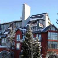 Отель The Alpenglow Lodge by ResortQuest Whistler в городе Уистлер, Канада