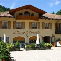 Отель Albergo Miravalle в городе Фай-делла-Паганелла, Италия