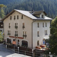 Отель Gasthaus Bahnhof Langwies в городе Лангвис, Швейцария