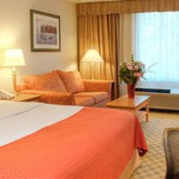 Отель Holiday Inn Hotel & Suites North Vancouver в городе Норт-Ванкувер, Канада