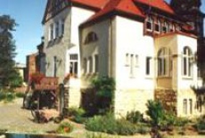 Отель Pension and Gastehaus Villa Kuhn в городе Цайц, Германия