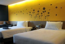 Отель Yellow Bee Hotel в городе Тангеранг, Индонезия