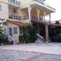 Отель The Village в городе Nea Selefkeia, Греция