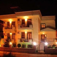 Отель Tsironis Guesthouse в городе Перама, Греция