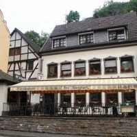 Отель Im Burghof в городе Альтенар, Германия