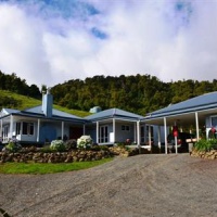 Отель Nightingale Falls Farm Stay Retreat в городе Темс, Новая Зеландия