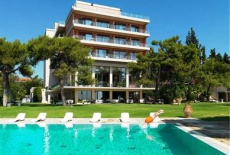 Отель Kalamaki Beach Hotel Corinth Greece в городе Истмия, Греция