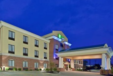 Отель Holiday Inn Express & Suites Tipp City в городе Типп Сити, США
