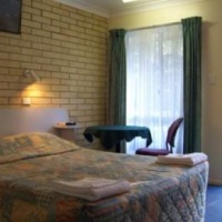Отель Beerwah Motor Lodge в городе Лендсборо, Австралия