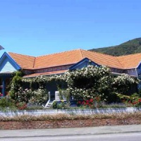 Отель The Villa Backpackers Lodge в городе Пиктон, Новая Зеландия