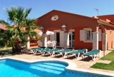Отель Hotel Villas Begonias Menorca в городе Кала-эн-Босч, Испания