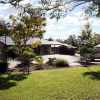 Отель Emeraldene Inn & Eco-Lodge в городе Херви Бэй, Австралия