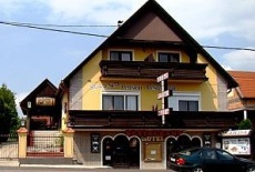 Отель Fekete Macska Panzio в городе Балатонкерестур, Венгрия