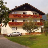 Отель Fruhstuckspension und Ferienwohnung Muhlbacher в городе Вайрег-ам-Аттерзее, Австрия