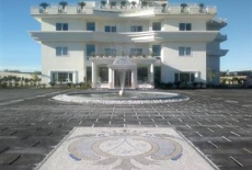 Отель Hotel The Queen в городе Пиньятаро Маджоре, Италия