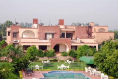 Отель Vaseela Resort Chandigarh в городе Мохали, Индия