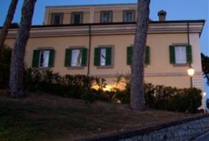 Отель Villa Ferrari в городе Пофи, Италия