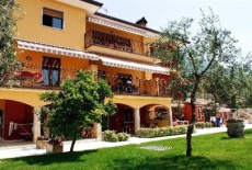 Отель Residence Due Leoni в городе Бренцоне, Италия