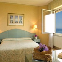Отель Hotel Sole Mare Ventimiglia в городе Вентимилья, Италия