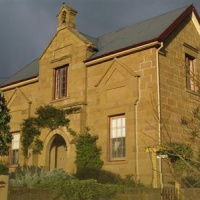 Отель The Old School House Cottages Hamilton в городе Гретна, Австралия