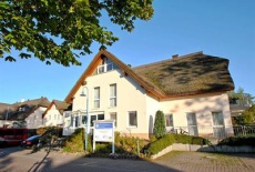 Отель Hotel Strandhaus Monchgut в городе Lobbe, Германия