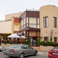 Отель Hotel Castel Ramnicu Valcea в городе Рымнику-Вылча, Румыния