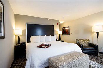 Hampton Inn and Suites Roanoke Airport/Valley View Mall