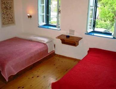 Lakis Rooms