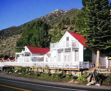 Tioga Lodge at Mono Lake