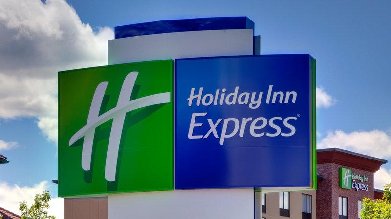 Holiday Inn Express & Suites Raymondville