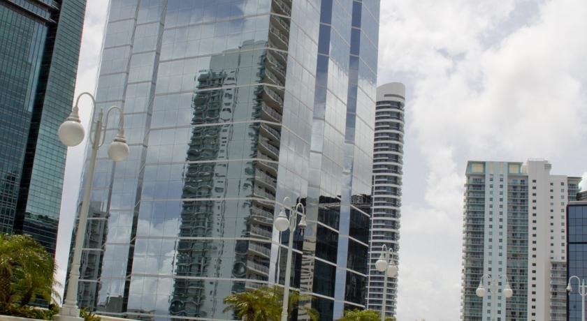 The Club at Brickell Bay by Netwatch