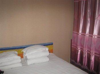 Linfen Pig Network Apartment Hotel