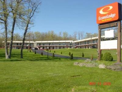 Econo Lodge Inn & Suites White Haven