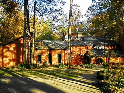 Whispering Oaks Bed & Breakfast