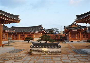 Hwangnamguan Hanok Village