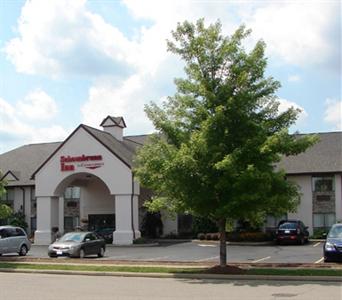 Schoenbrunn Inn & Suites