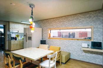 Social House