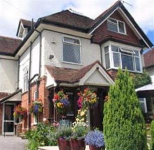 Lyndhurst House Bed and Breakfast