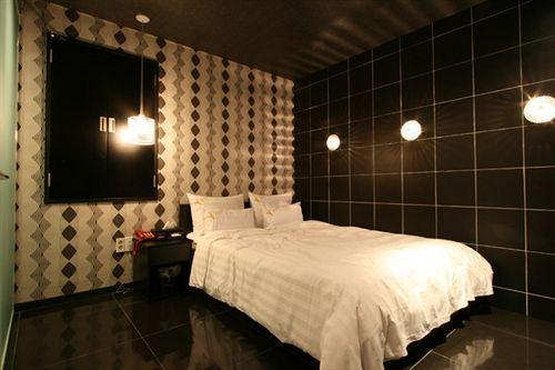 Y Hotel