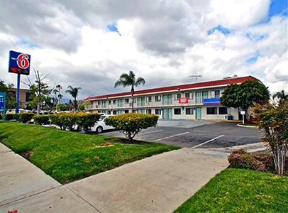 Motel 6 Corona