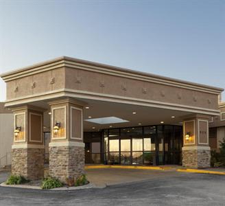 HomeRidge Inn & Suites