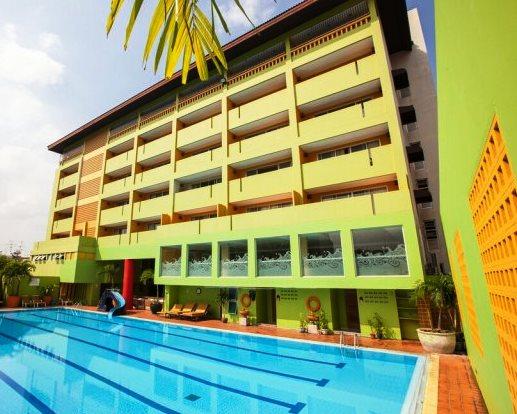 Aiya Residence Sport Club BTS Budget Hotel