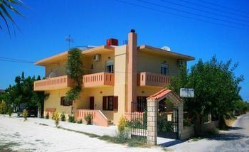 Koulouris Studios & Apartments