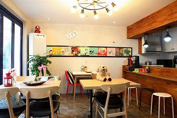 Central Hongdae Pencil Hostel Zzzip