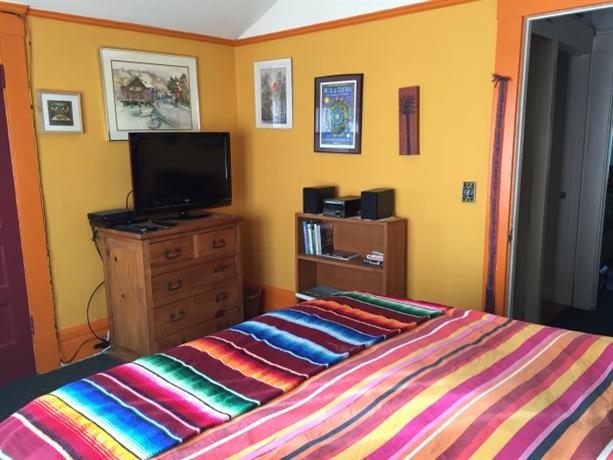 Homestay in Berkeley near Ashby BART Station